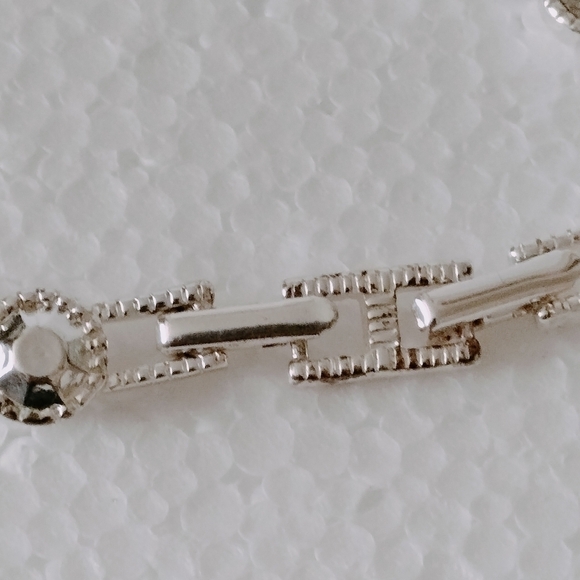 Avon SAQ Statement Tennis Bracelet Bling Rhinestone Crystal Silver Tone 7.5" - Picture 3 of 9